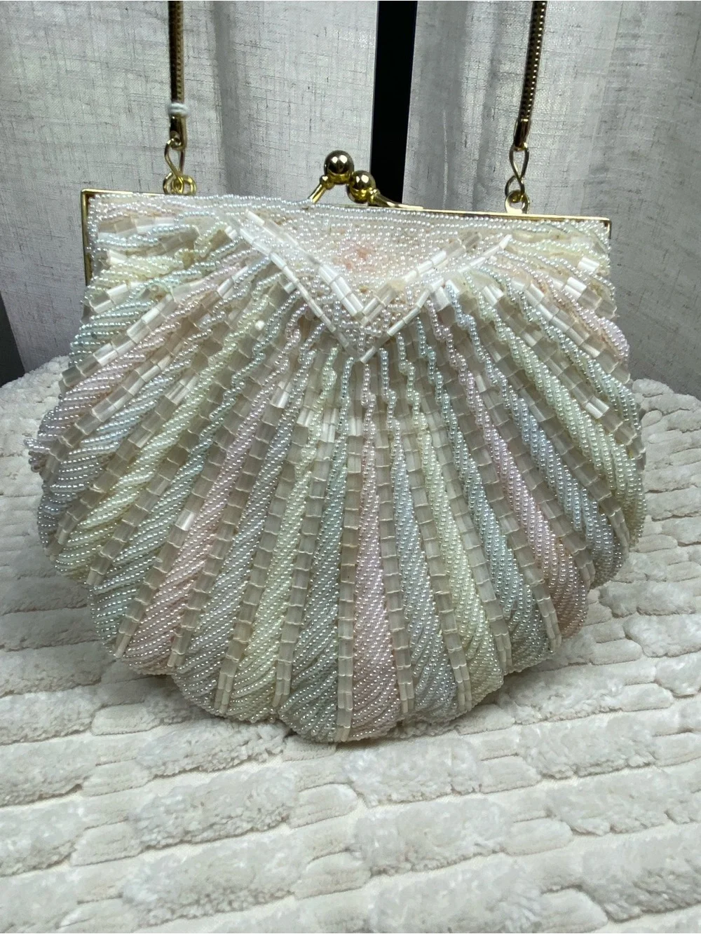 Vintage La Regale Vanessa Beaded Shell Bag Iridescent Pastel Clam Clutch Evening